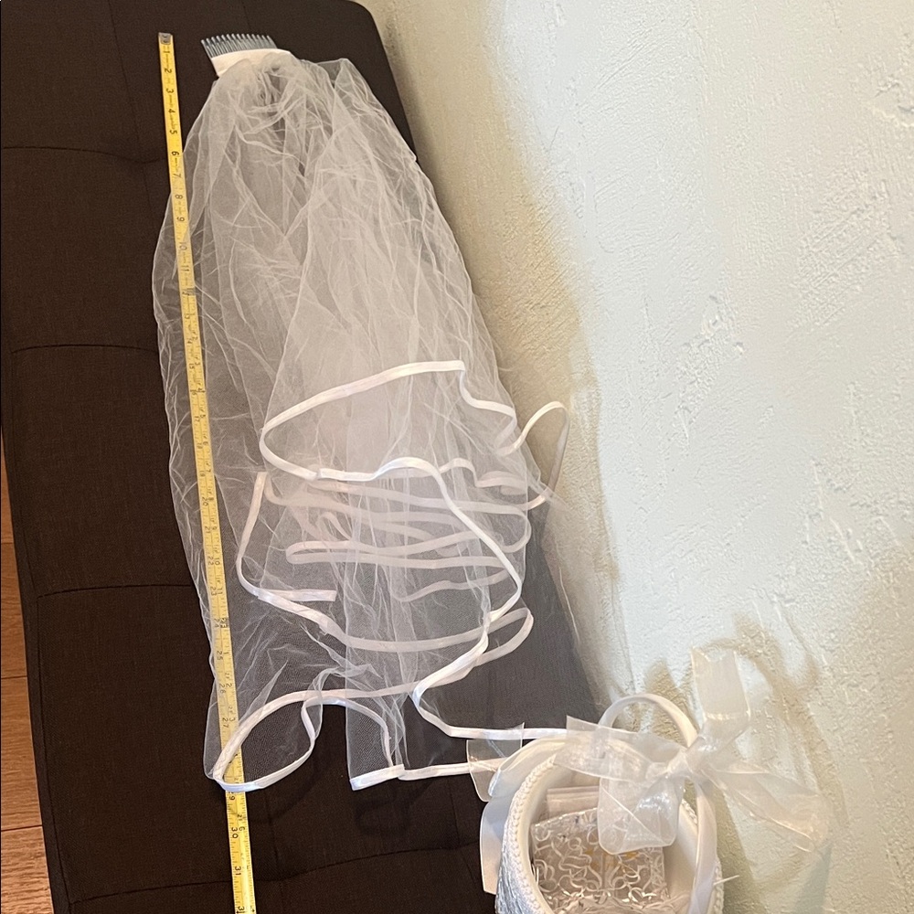 # 0702** White Lace Flower Wedding Tings Basket with Veil. W/ real Wood Cross. - Picture 6 of 17
